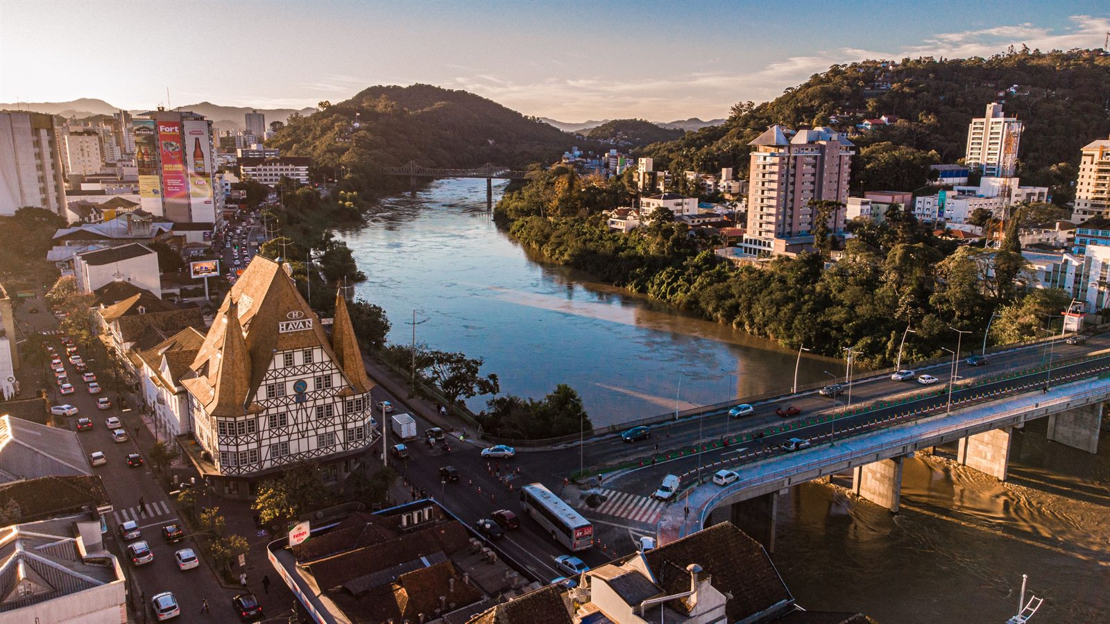 Blumenau from above at sunset: the Itajaí-Açu river, the half-timbered Castelinho and the city center